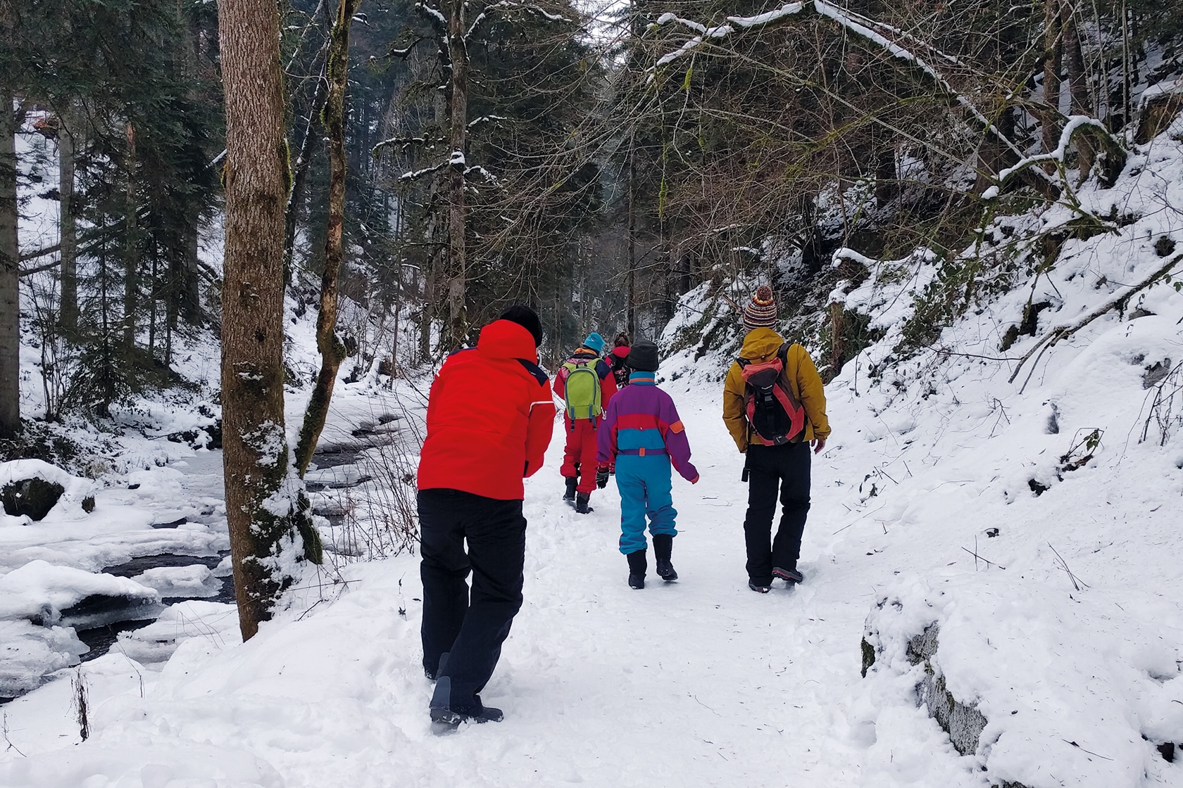 Les services - Enfants jouant dans la neige - École Expérimentale de Bonneuil